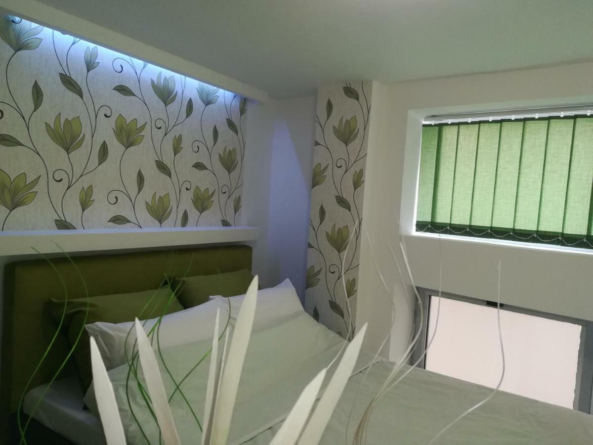 Classy And Cozy - Parking - 3 Beds - Near Center Apartment