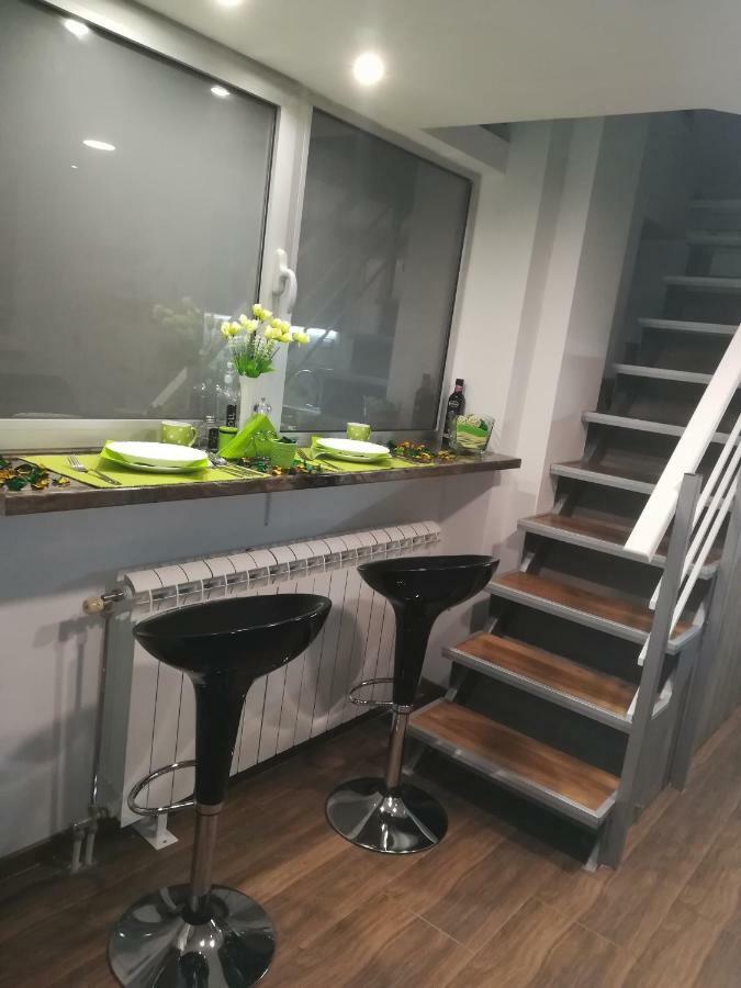 Classy And Cozy - Parking - 3 Beds - Near Center Apartment *